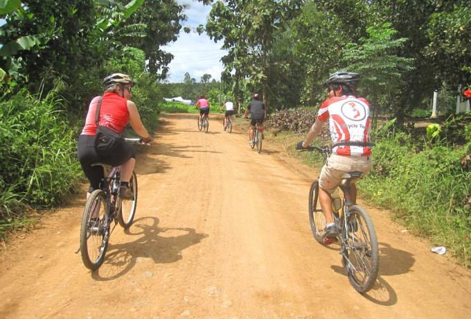 Cyling from Ho Chi Minh to Phnom Penh