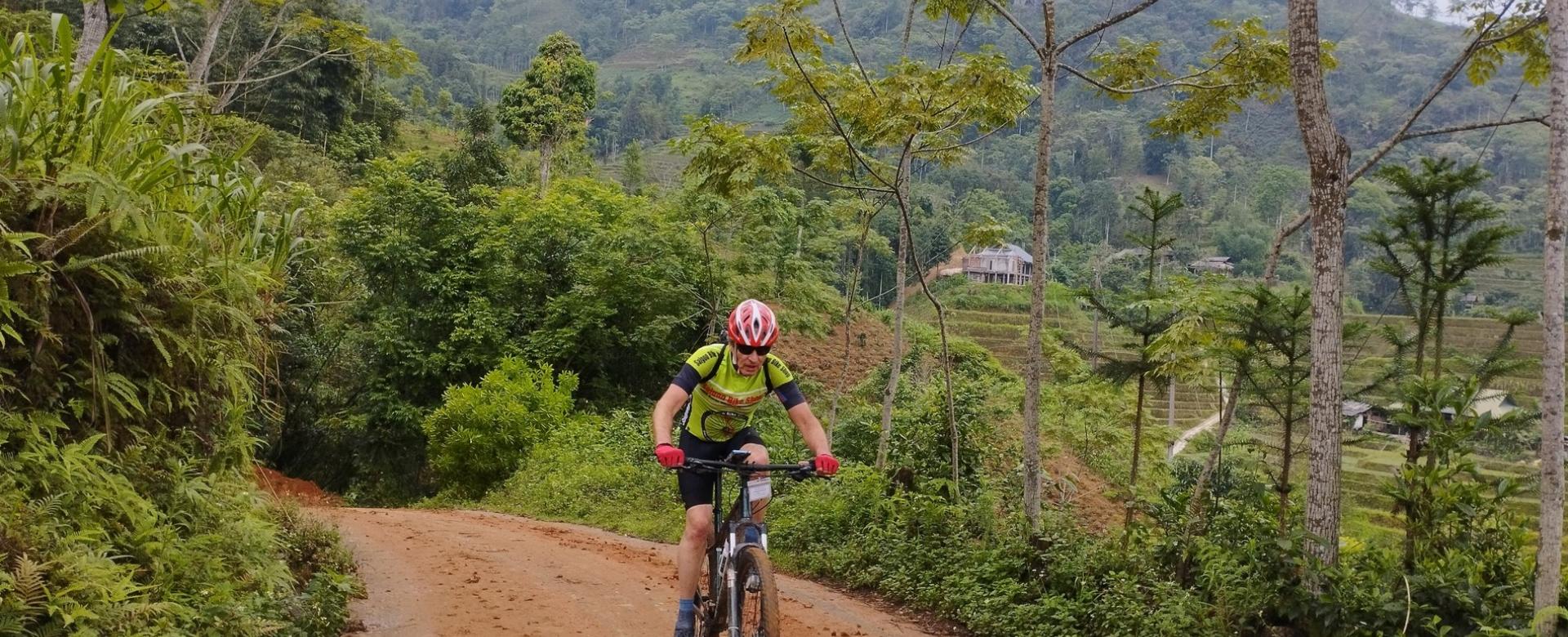 Cycling to Ha Giang, Challenge Lung Cu Pass, Ma Phi Leng Pass to Meo Vac, ride to Bao Lac, homestay at Ba Be Lake
