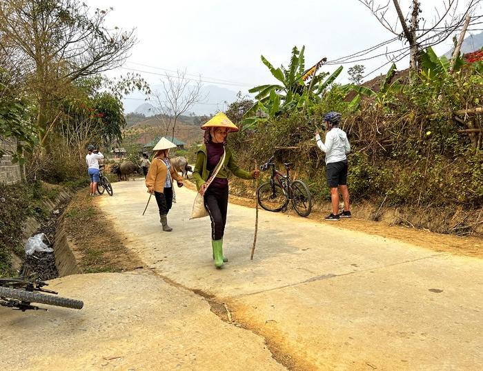 Cycling to Than Uyen, Huynh Nhai, Muong Lay, Sin Ho, and Lai Chau